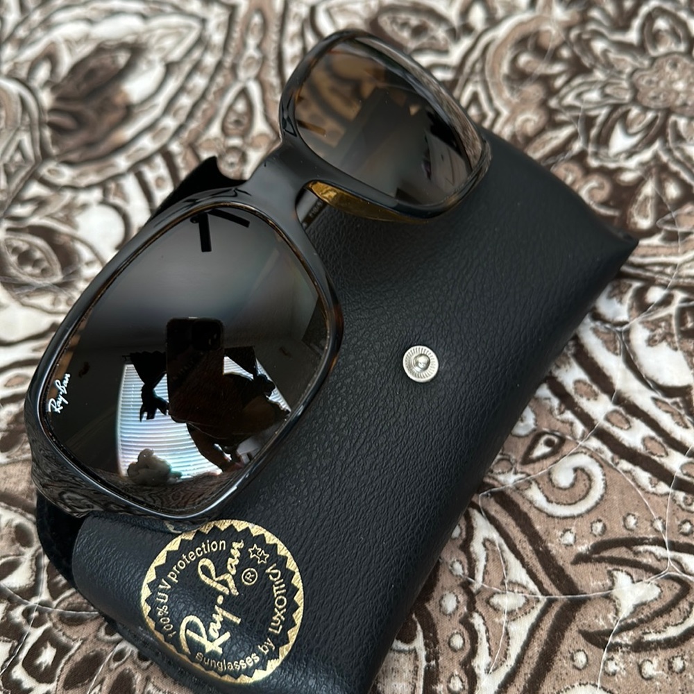 Nice Ray-Ban sunglasses